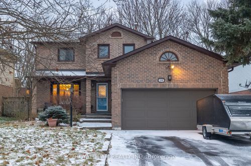 180 Willow Lane, Newmarket, ON, L3Y6R8 | Card Image