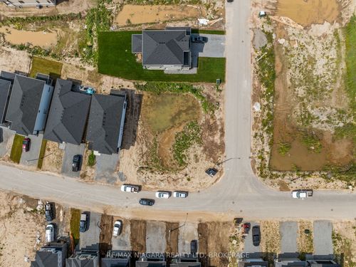 8885 Angie Dr, Niagara Falls, ON, L2H3W8 | Card Image