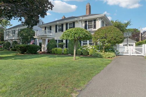 11 Wellington Rd, Garden City, NY, 11530-4118 | Card Image