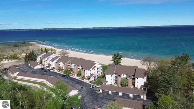 3 - 9200 N Bayshore Dr, House other with 1 bedrooms, 2 bathrooms and null parking in Elk Rapids MI | Image 5