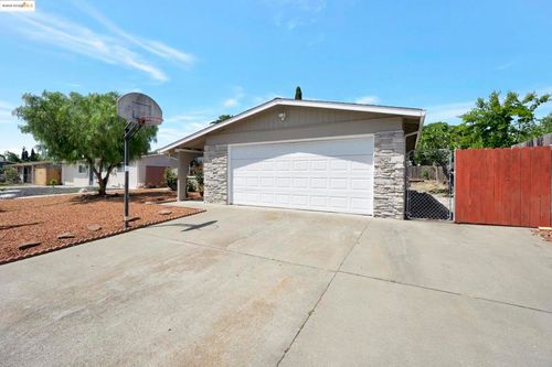 2049 Plum Tree Way, Fairfield, CA, 94533-3218 | Card Image