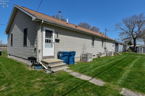 912 Virginia St, Port Clinton, OH, 43452-1642 | Card Image