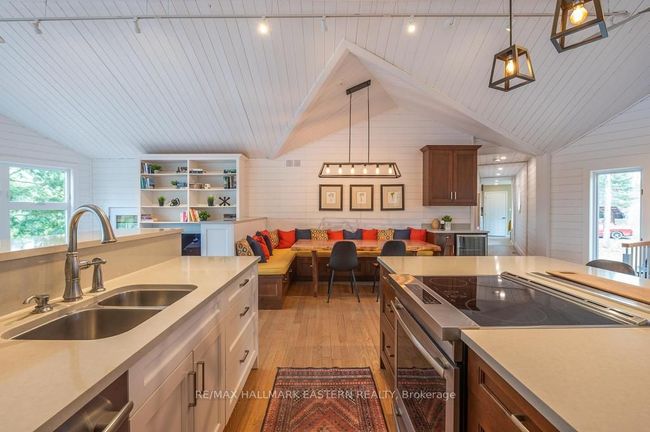 69 Alexander Crt, House other with 3 bedrooms, 3 bathrooms and 10 parking in Catchacoma ON | Image 9