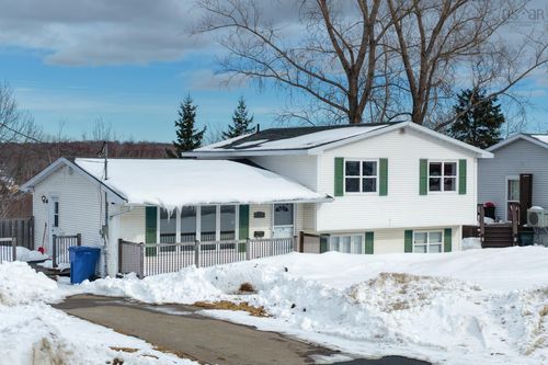 209 Champlain Ave, Sydney, NS, B1P6P9 | Card Image