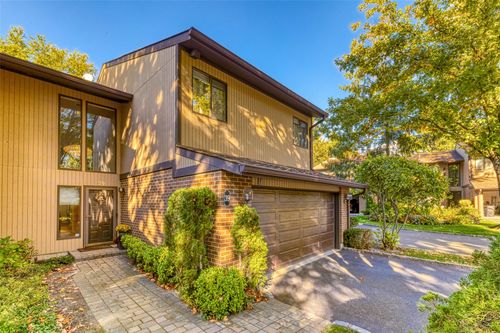 39 Wimbledon Dr, Roslyn, NY, 11576-3086 | Card Image