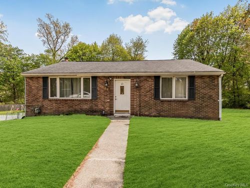 69 Cedar Ave, New Windsor, NY, 12553-6607 | Card Image