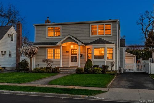 11 Airway Dr, Bellmore, NY, 11710-3124 | Card Image