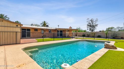 5701 E Waverly St, Tucson, AZ, 85712-3738 | Card Image