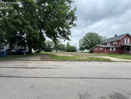533 Sandusky Ave, Fremont, OH, 43420-3837 | Card Image