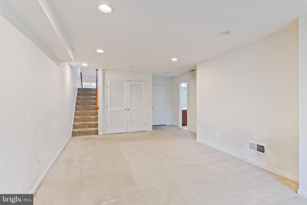 Residential Lease in BROADLANDS 4
