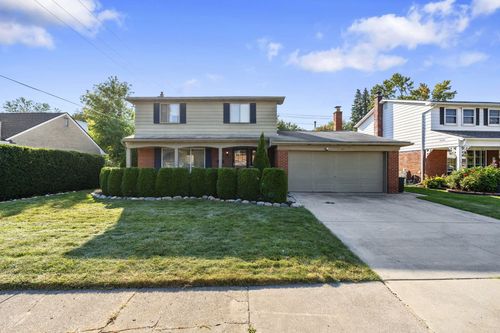 32125 Crestwood, Fraser, MI, 48026-2149 | Card Image