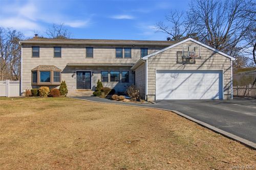 741 10th St, Islip Terrace, NY, 11752-1706 | Card Image