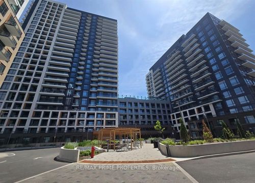 b216-7950 Bathurst St, Thornhill, ON, L4J0L4 | Card Image