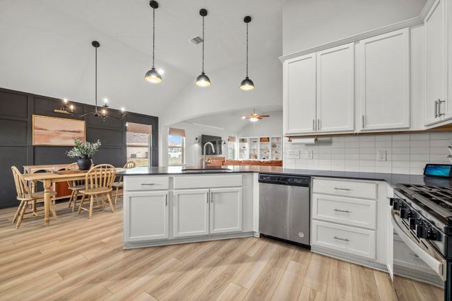 352 Backstays Loop, House other with 4 bedrooms, 3 bathrooms and 5 parking in Kyle TX | Image 16