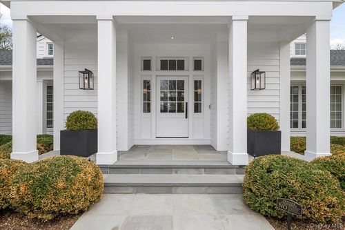 3 Horseshoe Rd, Old Westbury, NY, 11568-1105 | Card Image