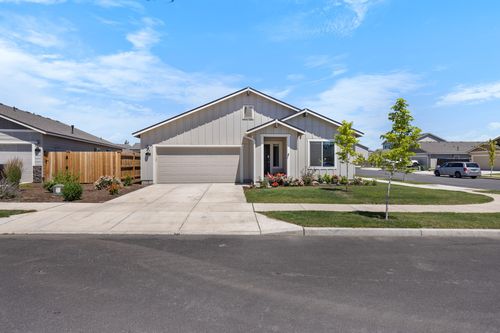 1055 Nw Varnish Ln, Redmond, OR, 97756-2182 | Card Image