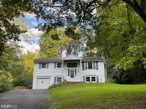 1555 Fieldwood Rd, Southampton, PA, 18966-4501 | Card Image