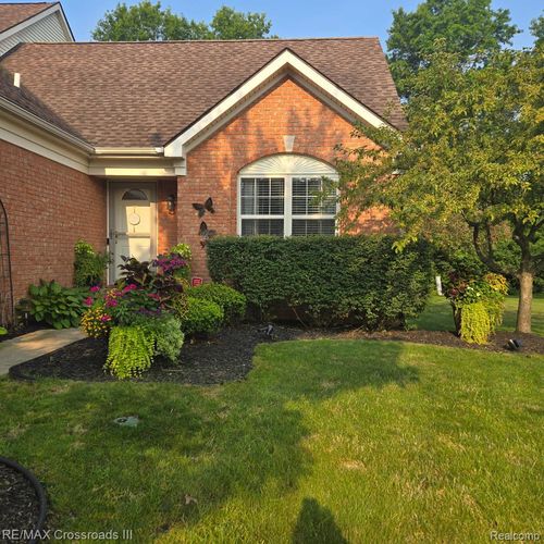 8776 Ironwood Dr, Van Buren Twp, MI, 48111-7419 | Card Image