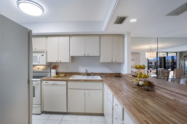 APT-602B - 8735 Midnight Pass Rd, Condo with 2 bedrooms, 2 bathrooms and null parking in SARASOTA FL | Image 21