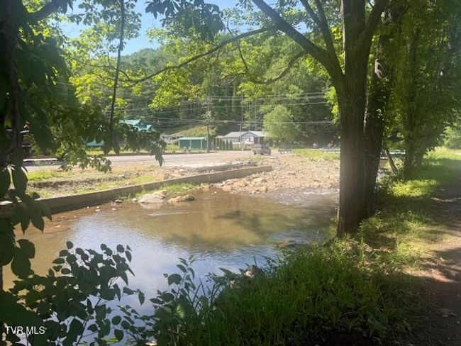 123 Mcmahan Gibbs Rd, House other with 2 bedrooms, 2 bathrooms and null parking in Roan Mountain TN | Image 4