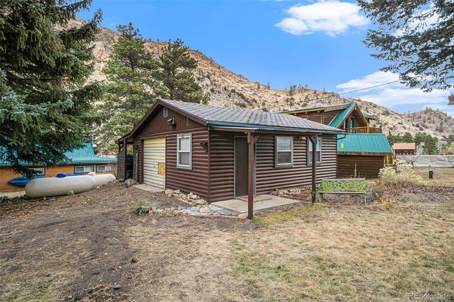 Detached, oversized 2 car garage | Image 18