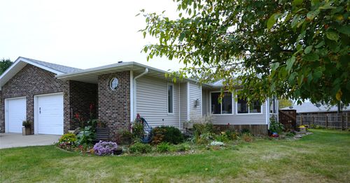 324 S 10th Ave, Winterset, IA, 50273-1802 | Card Image