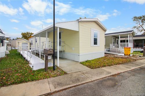 197 Jay St, Dearborn Heights, MI, 48127-1936 | Card Image