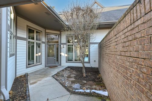 7513 W Tuckaway Pines Circle, Franklin, WI, 53132 | Card Image