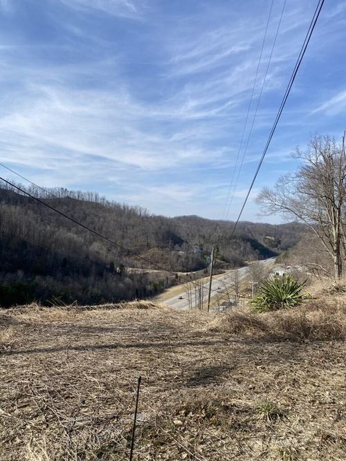 980 Bess Daniels Rd, Prestonsburg, KY, 41653 | Card Image