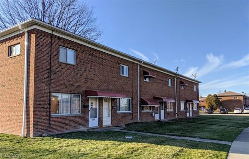 1592 Ridgewick Dr, Wickliffe, OH, 44092-1627 | Card Image