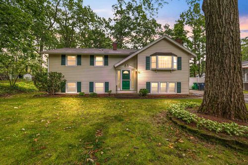 3 Custom St, Nashua, NH, 03062-2025 | Card Image