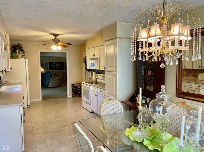 breakfast area looking into the kitchen | Image 28