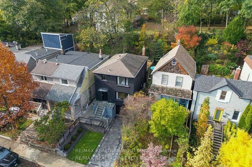 254 Hastings Ave, Toronto, ON, M4L2M1 | Card Image