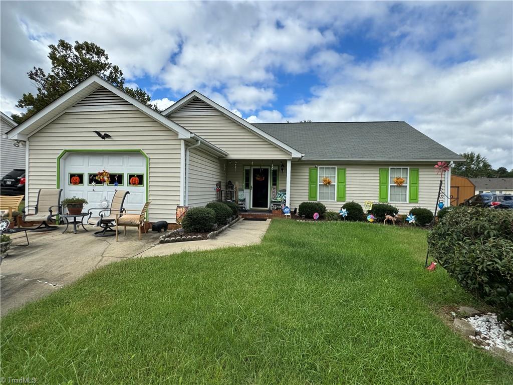 Saint Charles Ln, Greensboro, NC 27405