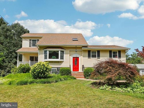 32 N Edgewater Ave, YARDLEY, PA, 19067-1427 | Card Image