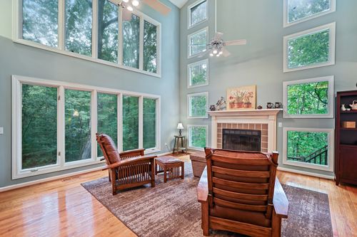 1010 Wren Ct, Kingston Springs, TN, 37082-5235 | Card Image