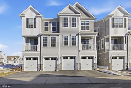 35 Aspen Dr, Cedar Grove, NJ, 07009-2304 | Card Image