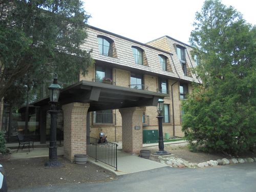 apt-302-600 Russell St, Barrington, IL, 60010-4165 | Card Image