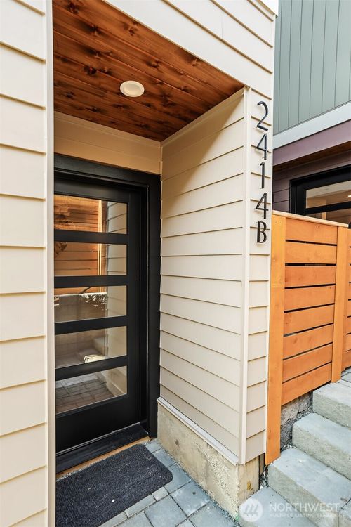 2414 B Queen Anne Ave N, Seattle, WA, 98109 | Card Image