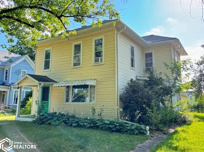 409 N Court Street, Home with 3 bedrooms, 1 bathrooms and 2 parking in Fairfield IA | Image 1