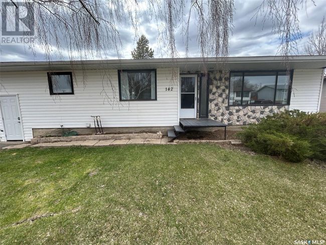 142 3rd St W, House other with 5 bedrooms, 2 bathrooms and null parking in Coronach SK | Image 28