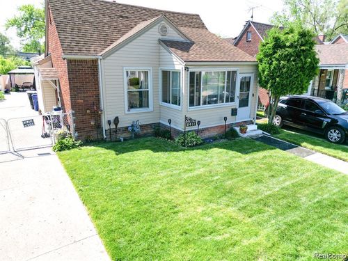 8411 Grandville Ave, Detroit, MI, 48228-3009 | Card Image