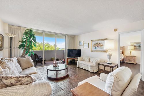 6a-5 Island Ave, Miami Beach, FL, 33139-1339 | Card Image
