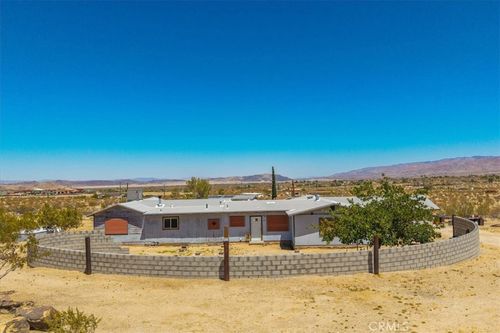 5177 Avenida Del Sol, Joshua Tree, CA, 92252-1706 | Card Image