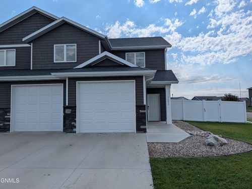 3643 Meridian Dr, Bismarck, ND, 58504-8534 | Card Image