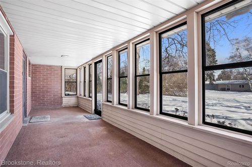 18869 Nola St, Livonia, MI, 48152-3927 | Card Image