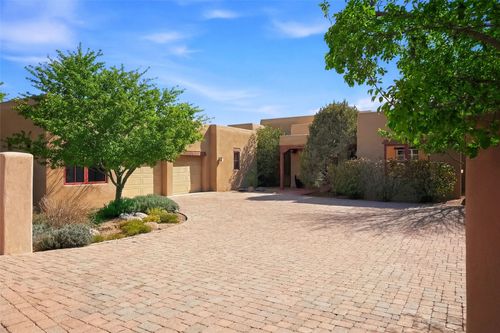 6 Camino De Vecinos, Santa Fe, NM, 87507-7901 | Card Image