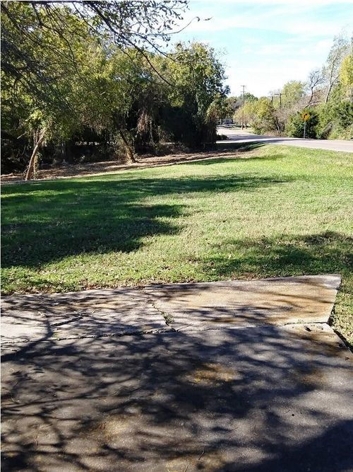 911 N Clay St, Ennis, TX, 75119-2907 | Card Image