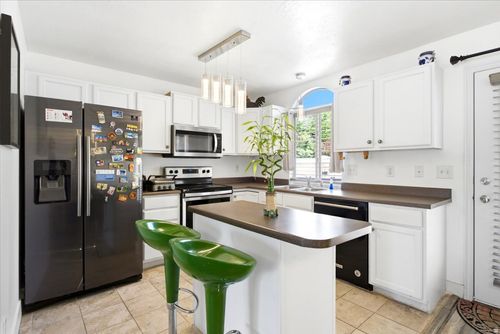 9511 S Fairway View Dr, Sandy, UT, 84070 | Card Image