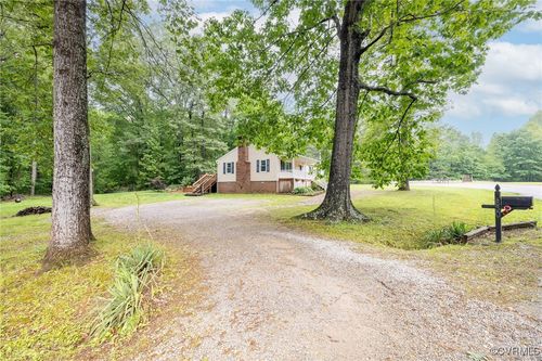 9830 Knobs Hill Ln, Amelia Court House, VA, 23002-5042 | Card Image